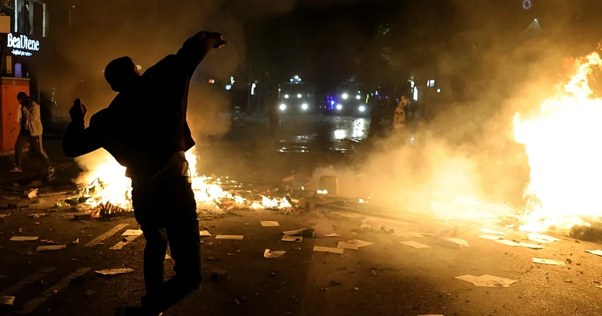 Albánia: erőszakba torkolltak a tiranai diáktüntetések, fokozódik a Flamingó-forradalom