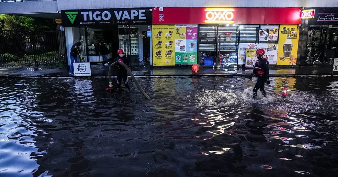 Videók: Jégeső, áradások és áramszünetek okoznak káoszt a chilei fővárosban